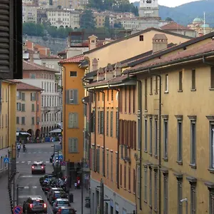 https://bergamo-center-nice-room.it-lombardy.com