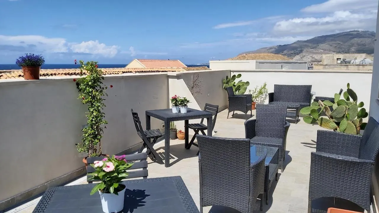 Boutique Rooms&Breakfast GranVeliero Trapani 2*,